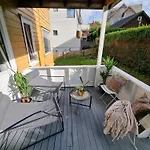 Large And 2 Bedroom With Free Parking, Free Ev Recharging And A Private Garden Apartman