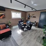 Apartman Large And 2 Bedroom With Free Parking, Free Ev Recharging And A Private Garden