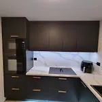 Large And 2 Bedroom With Free Parking, Free Ev Recharging And A Private Garden *