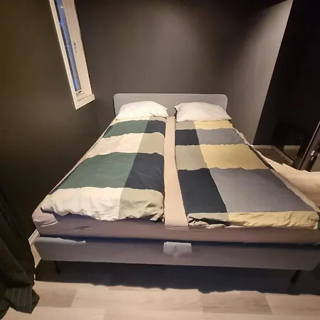 Large And 2 Bedroom With Free Parking, Ev Recharging And A Private Garden Апартаменты