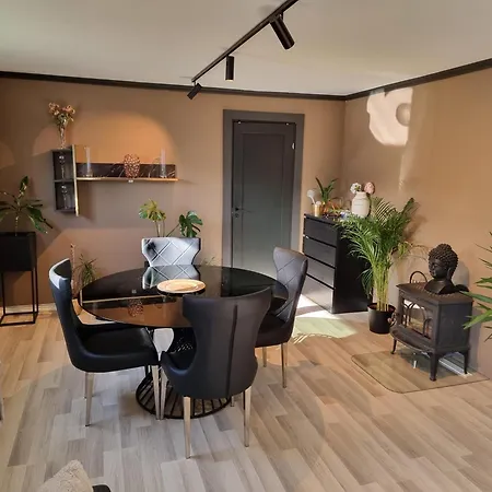 Leilighet Large And 2 Bedroom With Free Parking, Ev Recharging And A Private Garden