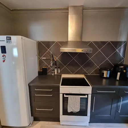 Leilighet Large And 2 Bedroom With Free Parking, Ev Recharging And A Private Garden *