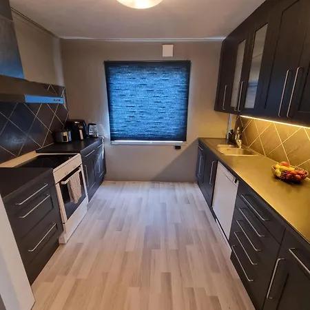 Large And 2 Bedroom With Free Parking, Ev Recharging And A Private Garden *