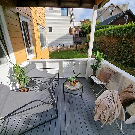 Large And 2 Bedroom With Free Parking, Ev Recharging And A Private Garden Leilighet