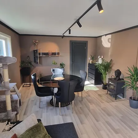 Leilighet Large And 2 Bedroom With Free Parking, Ev Recharging And A Private Garden