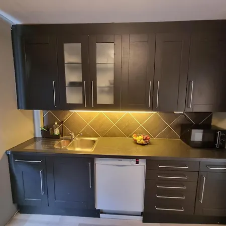 Leilighet Large And 2 Bedroom With Free Parking, Ev Recharging And A Private Garden *