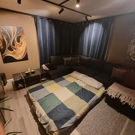 Large And 2 Bedroom With Free Parking, Ev Recharging And A Private Garden *