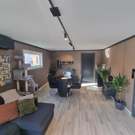 Large And 2 Bedroom With Free Parking, Ev Recharging And A Private Garden Leilighet