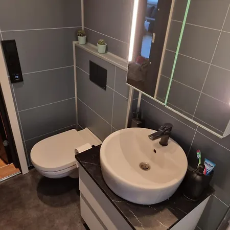 Large And 2 Bedroom With Free Parking, Ev Recharging And A Private Garden