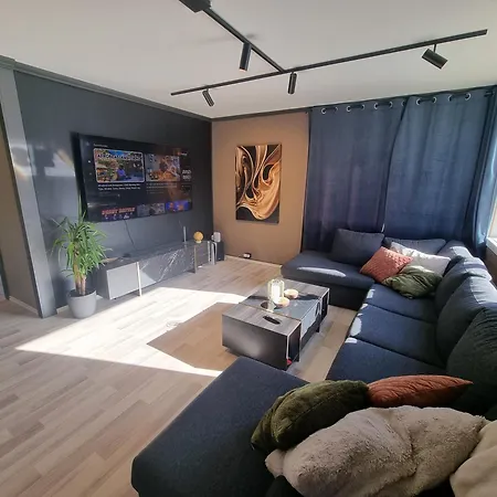 Leilighet Large And 2 Bedroom With Free Parking, Ev Recharging And A Private Garden *