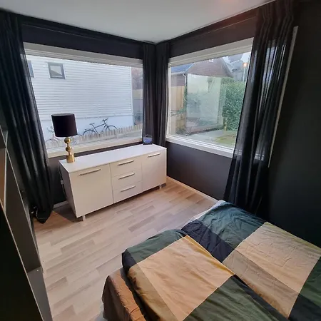 Leilighet Large And 2 Bedroom With Free Parking, Ev Recharging And A Private Garden