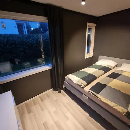 Large And 2 Bedroom With Free Parking, Ev Recharging And A Private Garden Leilighet
