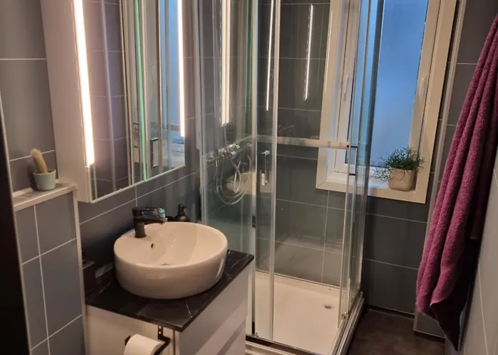 Large And 2 Bedroom With Free Parking, Free Ev Recharging And A Private Garden Apartment Stavanger