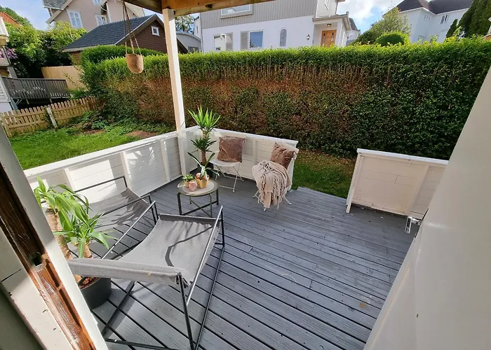 Leilighet Large And 2 Bedroom With Free Parking, Free Ev Recharging And A Private Garden *