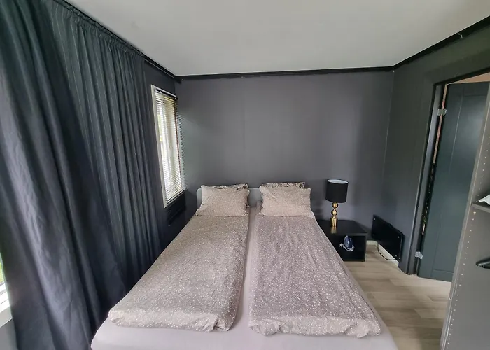 Large And 2 Bedroom With Free Parking, Free Ev Recharging And A Private Garden Apartment Stavanger