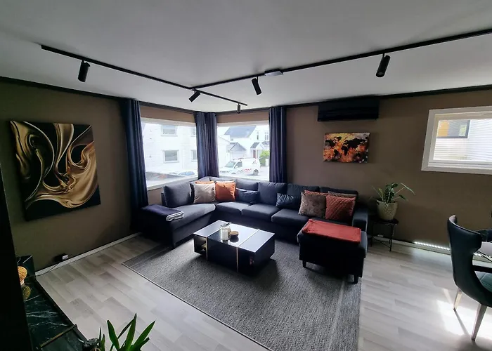 Large And 2 Bedroom With Free Parking, Free Ev Recharging And A Private Garden Apartment