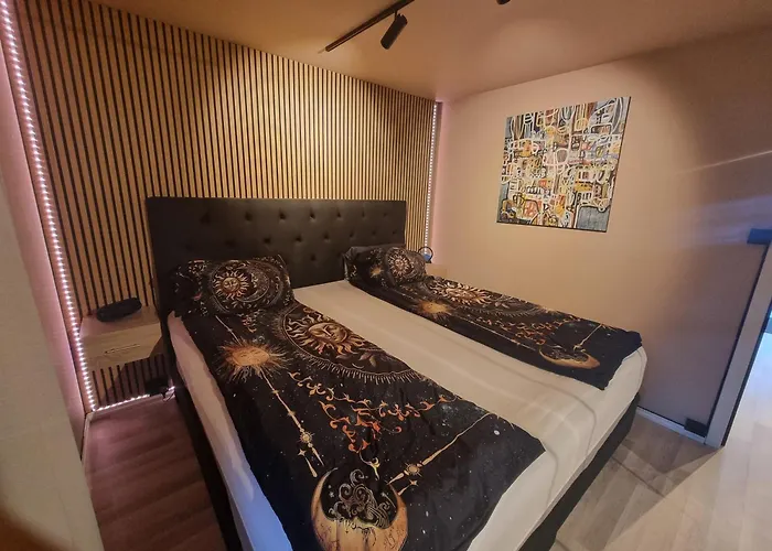 Apartment Large And 2 Bedroom With Free Parking, Free Ev Recharging And A Private Garden