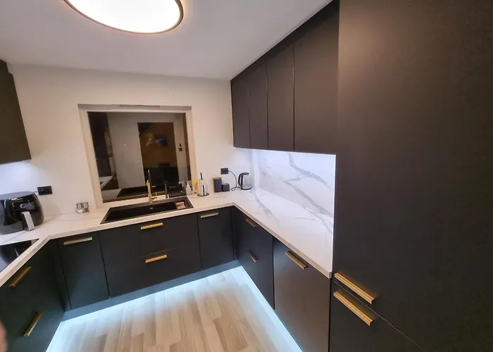 Leilighet Large And 2 Bedroom With Free Parking, Free Ev Recharging And A Private Garden