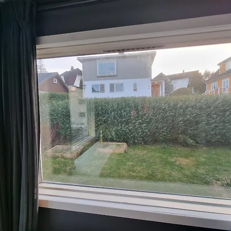 Leilighet Large And 2 Bedroom With Free Parking, Free Ev Recharging And A Private Garden *