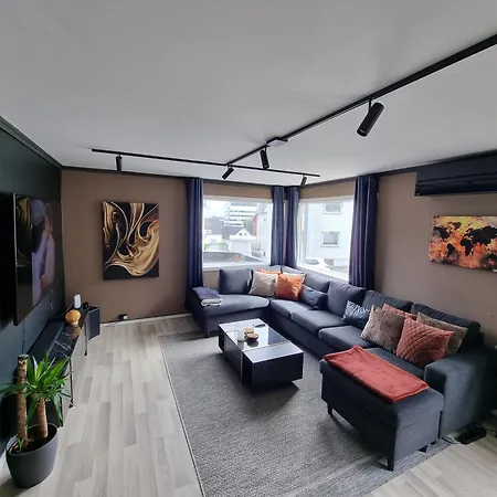 Leilighet Large And 2 Bedroom With Free Parking, Free Ev Recharging And A Private Garden *