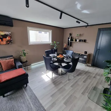 Leilighet Large And 2 Bedroom With Free Parking, Free Ev Recharging And A Private Garden