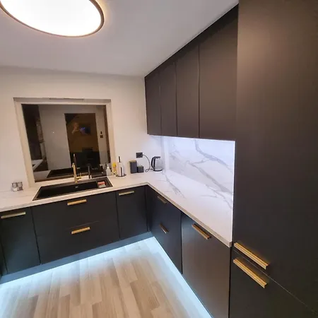 Leilighet Large And 2 Bedroom With Free Parking, Free Ev Recharging And A Private Garden