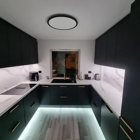 Large And 2 Bedroom With Free Parking, Free Ev Recharging And A Private Garden *