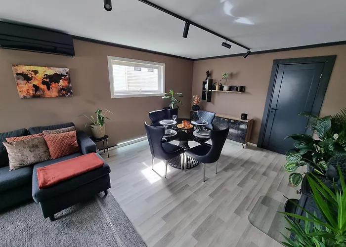 公寓 Large And 2 Bedroom With Free Parking, Free Ev Recharging And A Private Garden